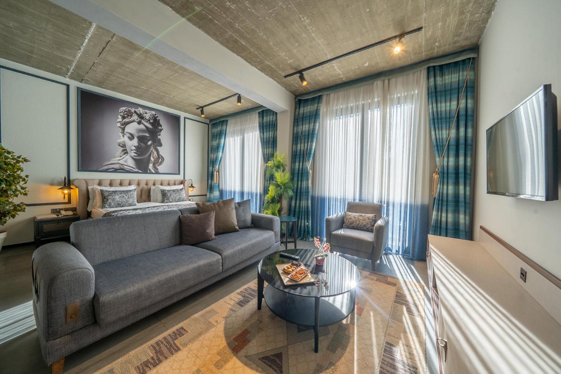 Deluxe Room with Pool View