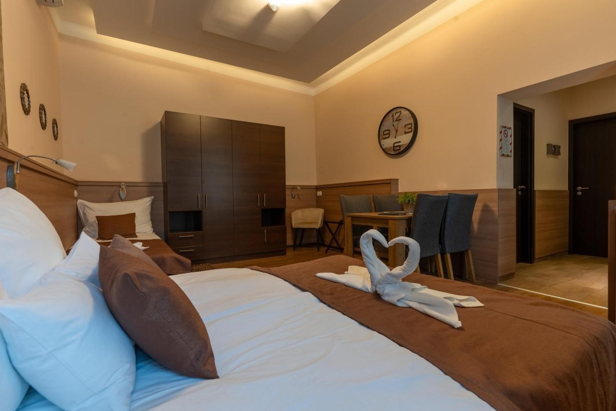 Apartment (5 Adults)