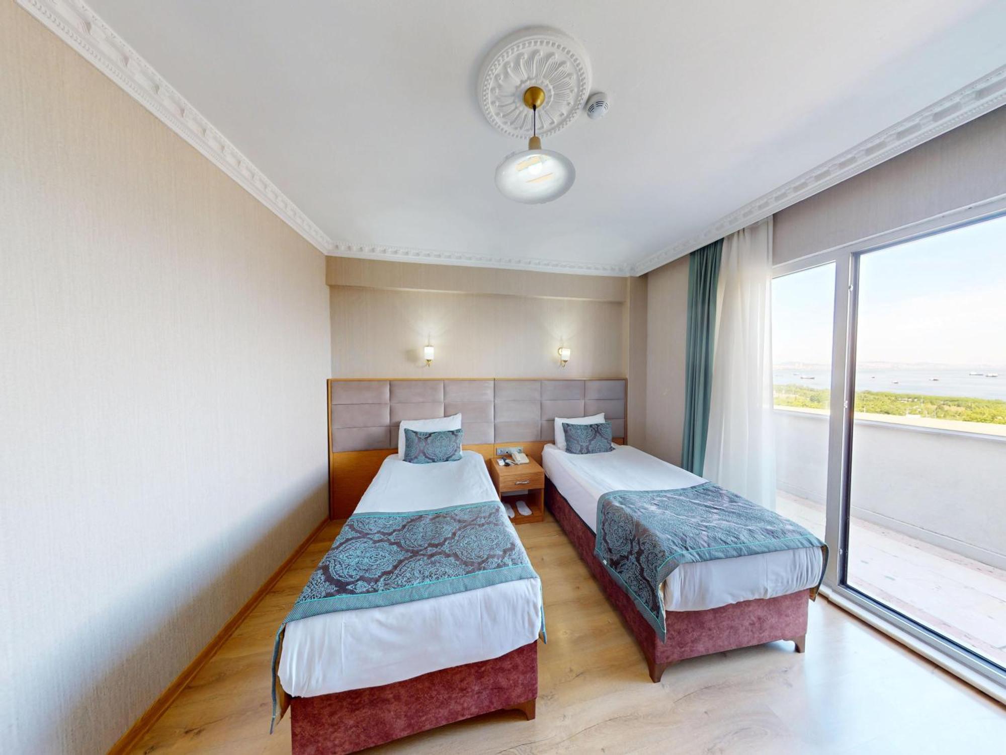 Deluxe Double or Twin Room with Sea View