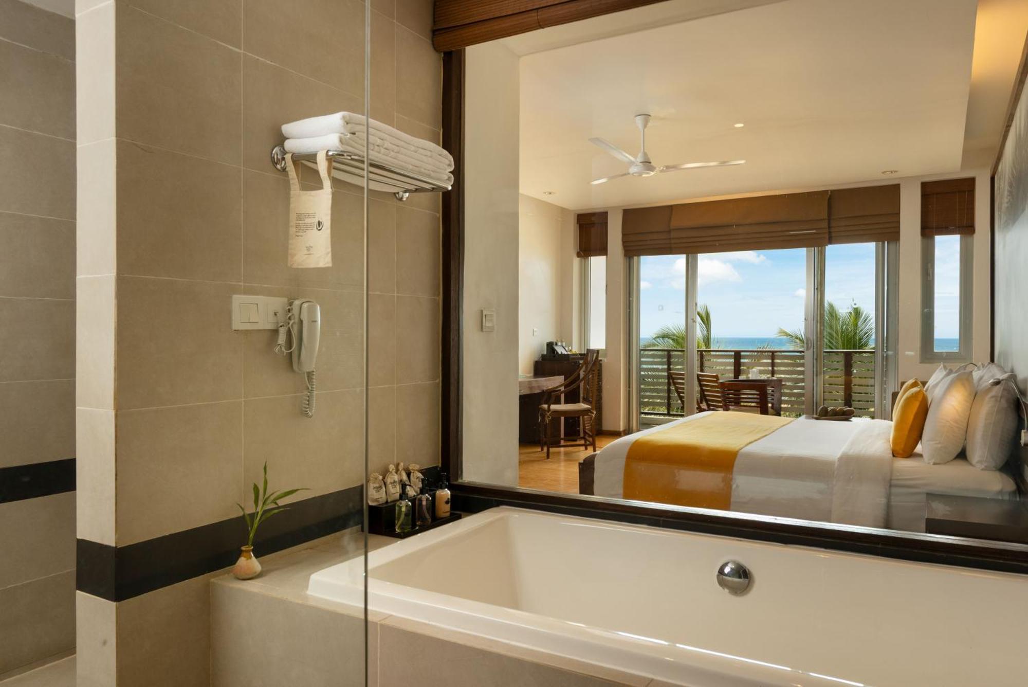 Deluxe Twin Room with Sea View - 10% Off at Seaside Social Lounge & Bar & 15% Off on Spa, Black Coral & Center Point Restaurants