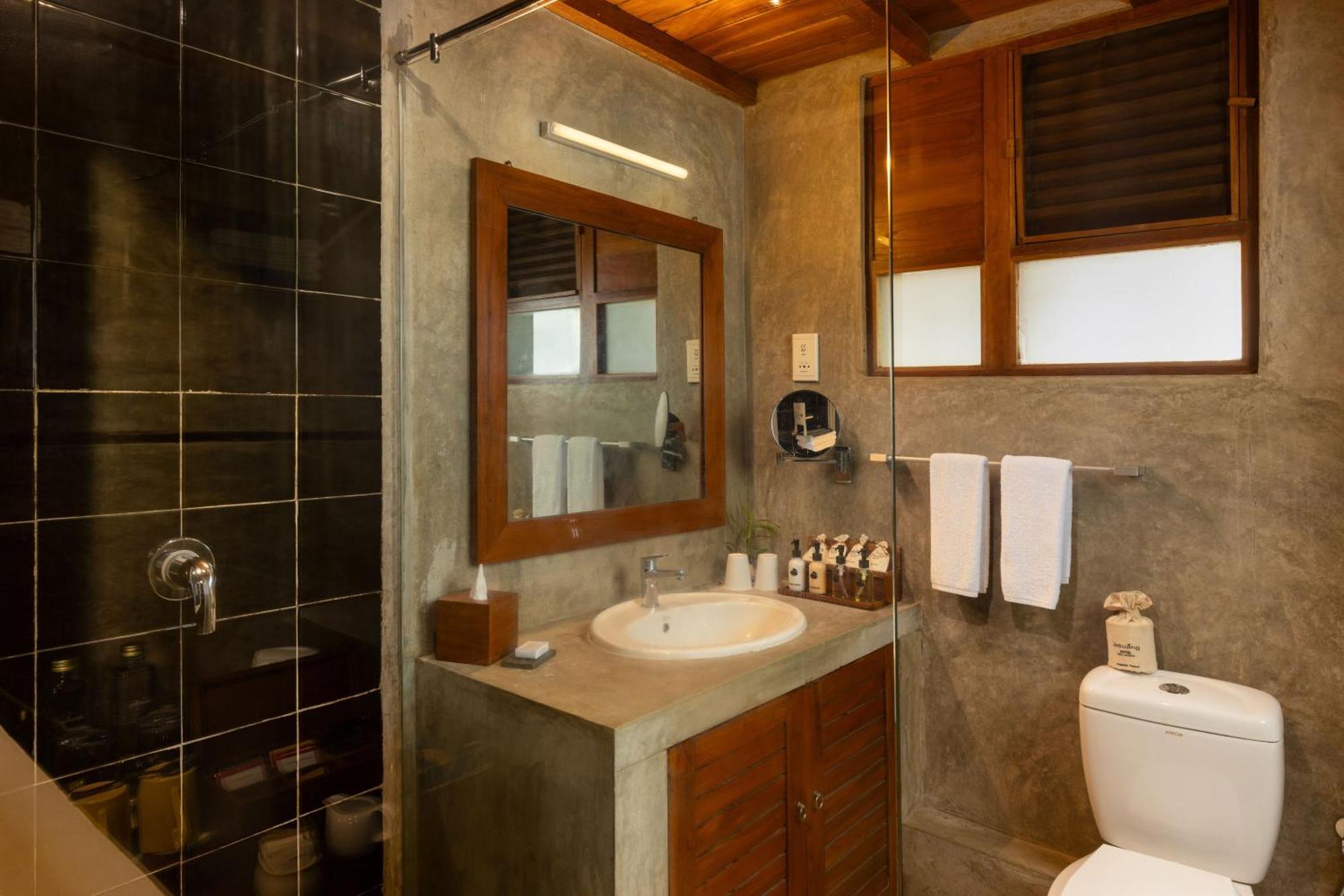 Standard Twin Room with Sea View - 10% Off at Seaside Social Lounge & Bar & 15% Off on Spa, Black Coral & Center Point Restaurants
