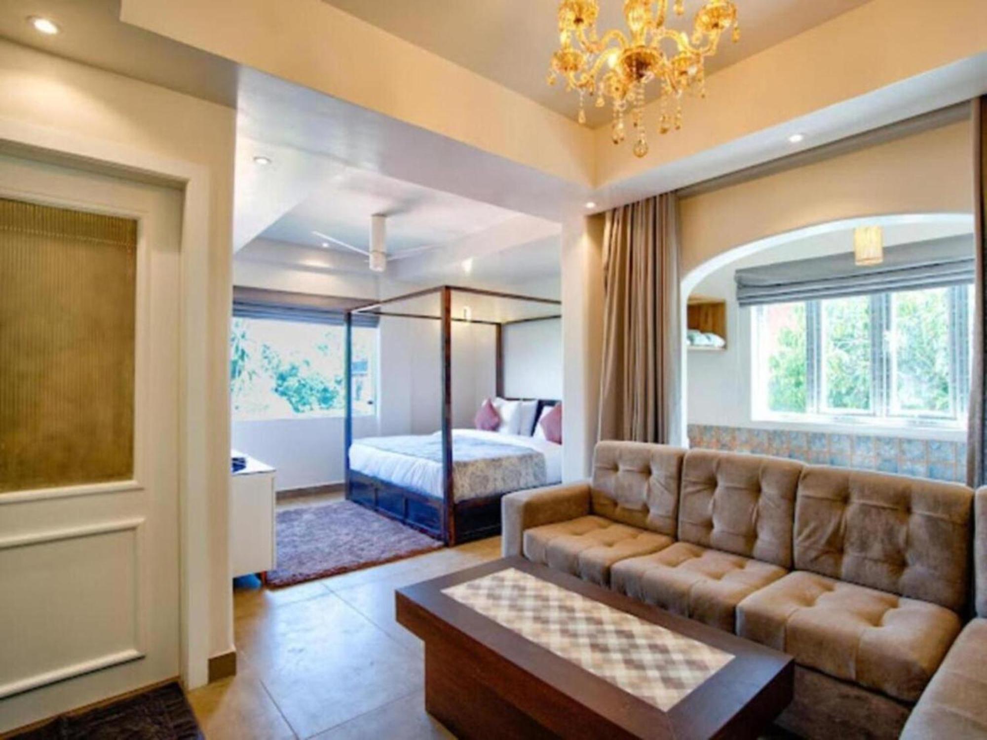 Deluxe Suite with Jacuzzi