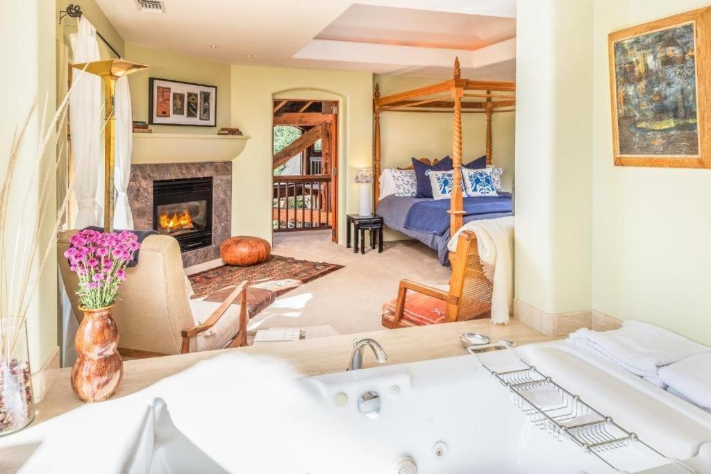 King Suite Spa Bath