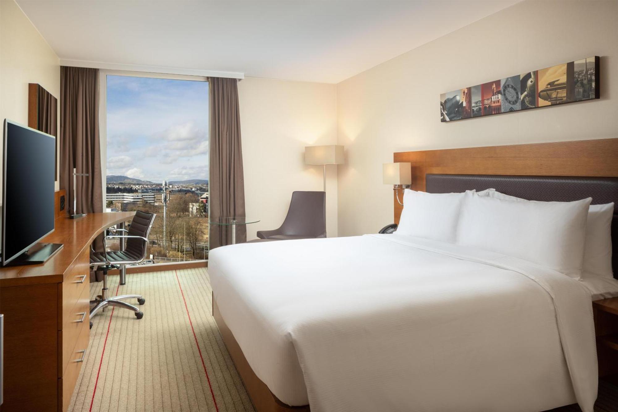 Executive Queen Room with Executive Lounge Access