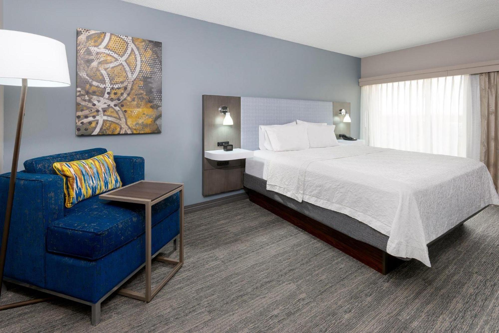 King Suite with Kitchen/Stove