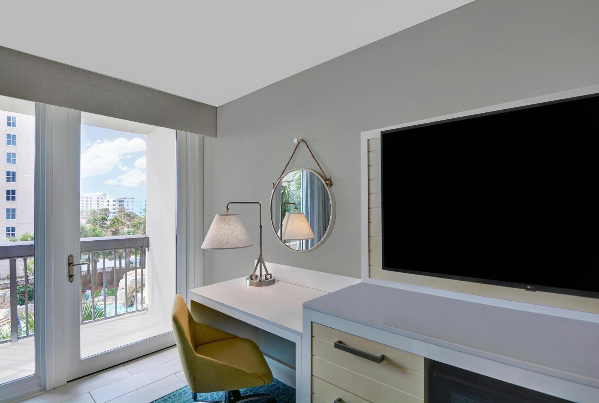 King Room with Ocean View and Roll-in Shower - Mobility Access/Non-Smoking