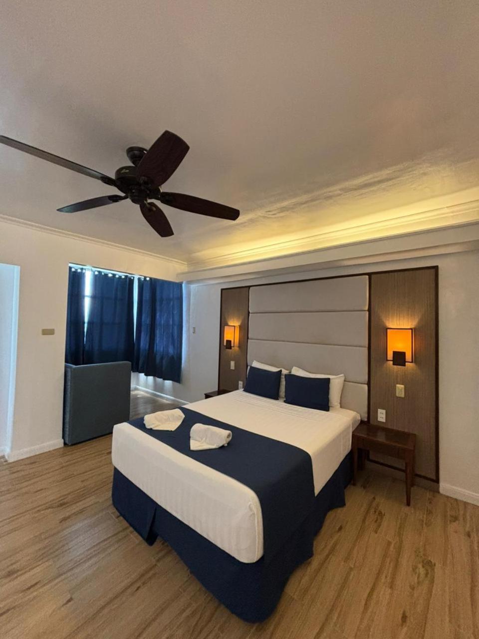 Deluxe Queen Suite