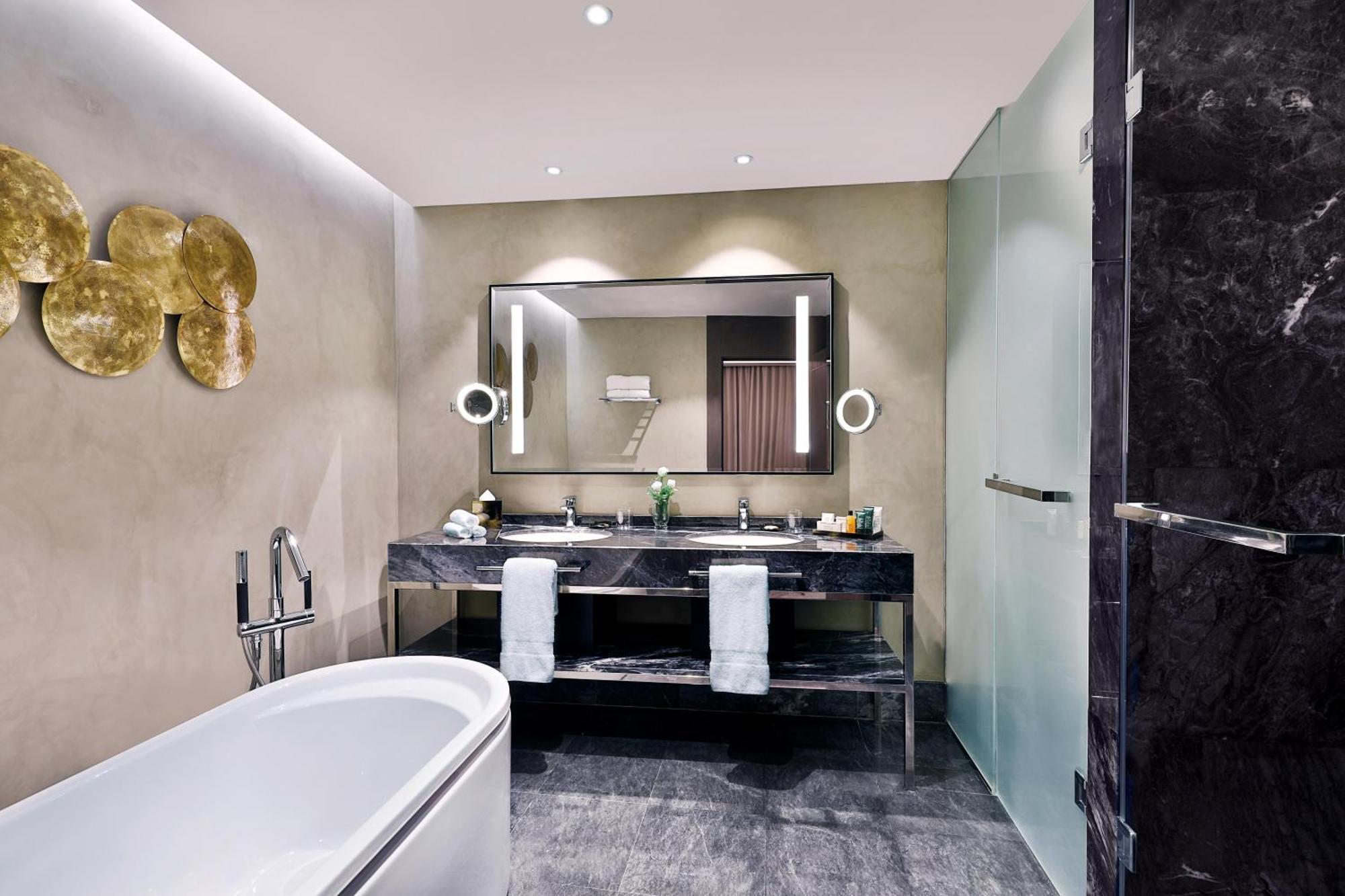 One-Bedroom King Suite