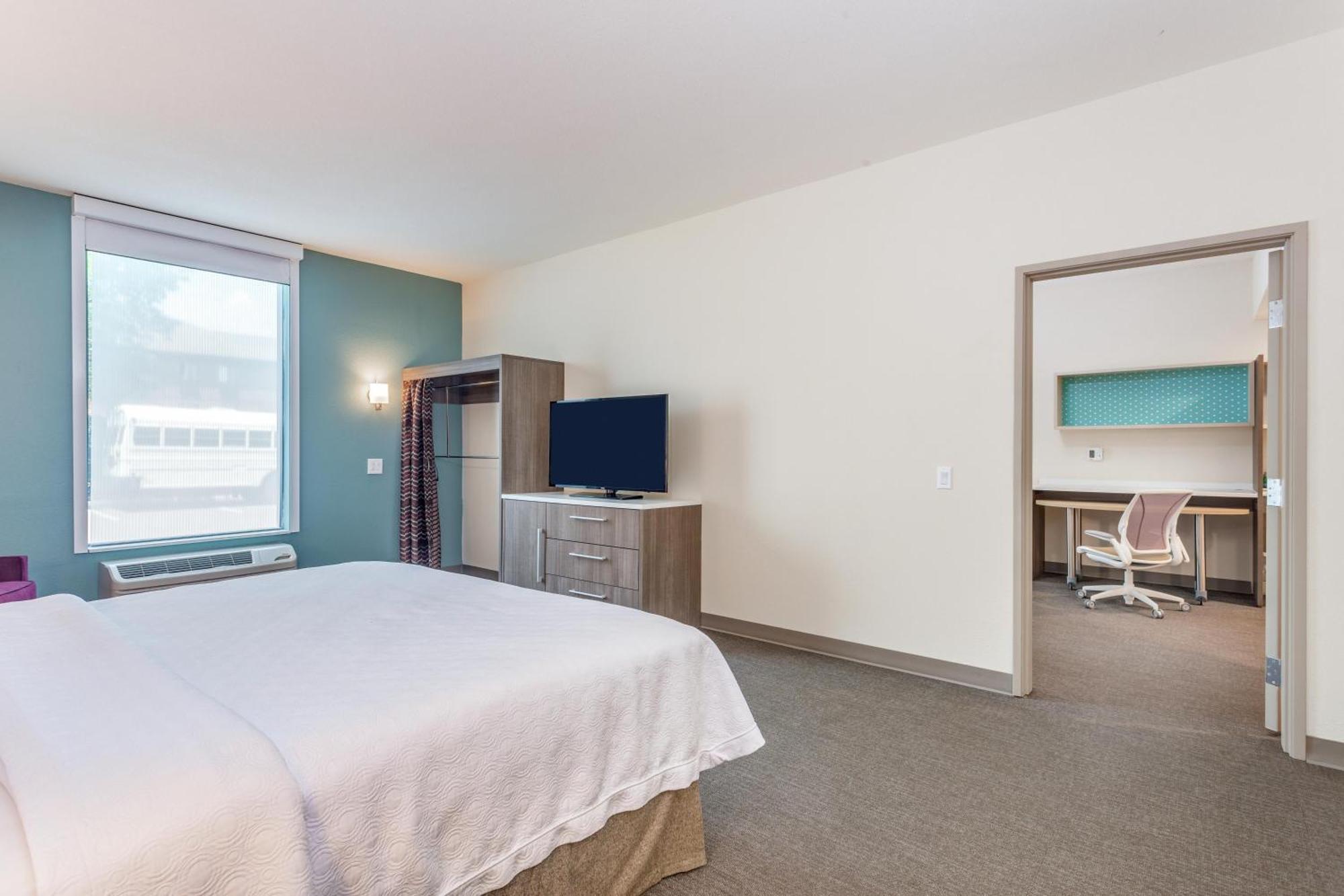 King Studio Suite - Mobility Access/Non-Smoking