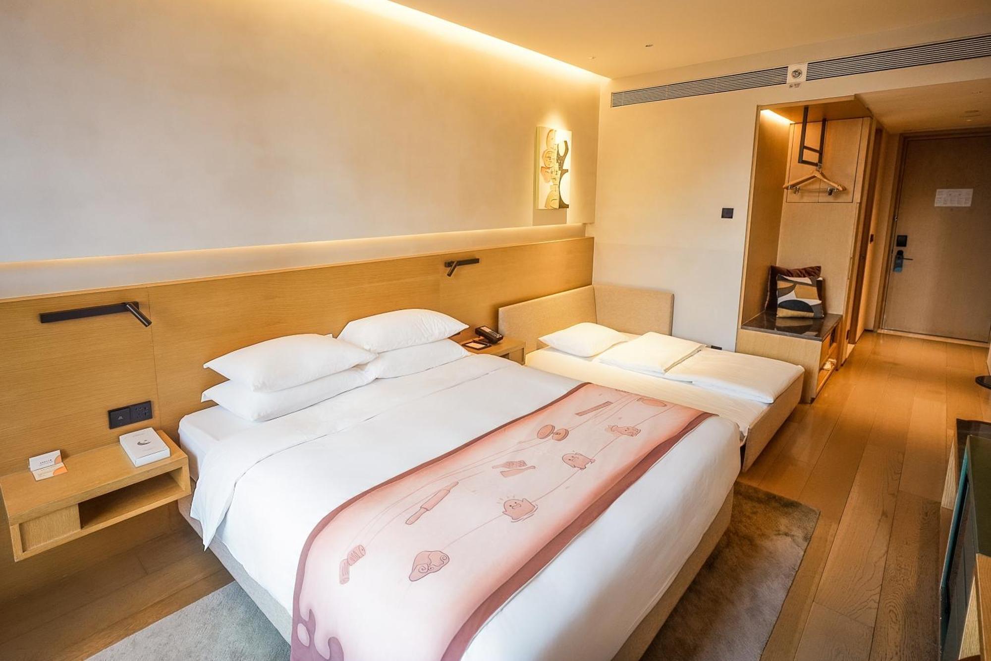 Family King Room with Sofa Bed