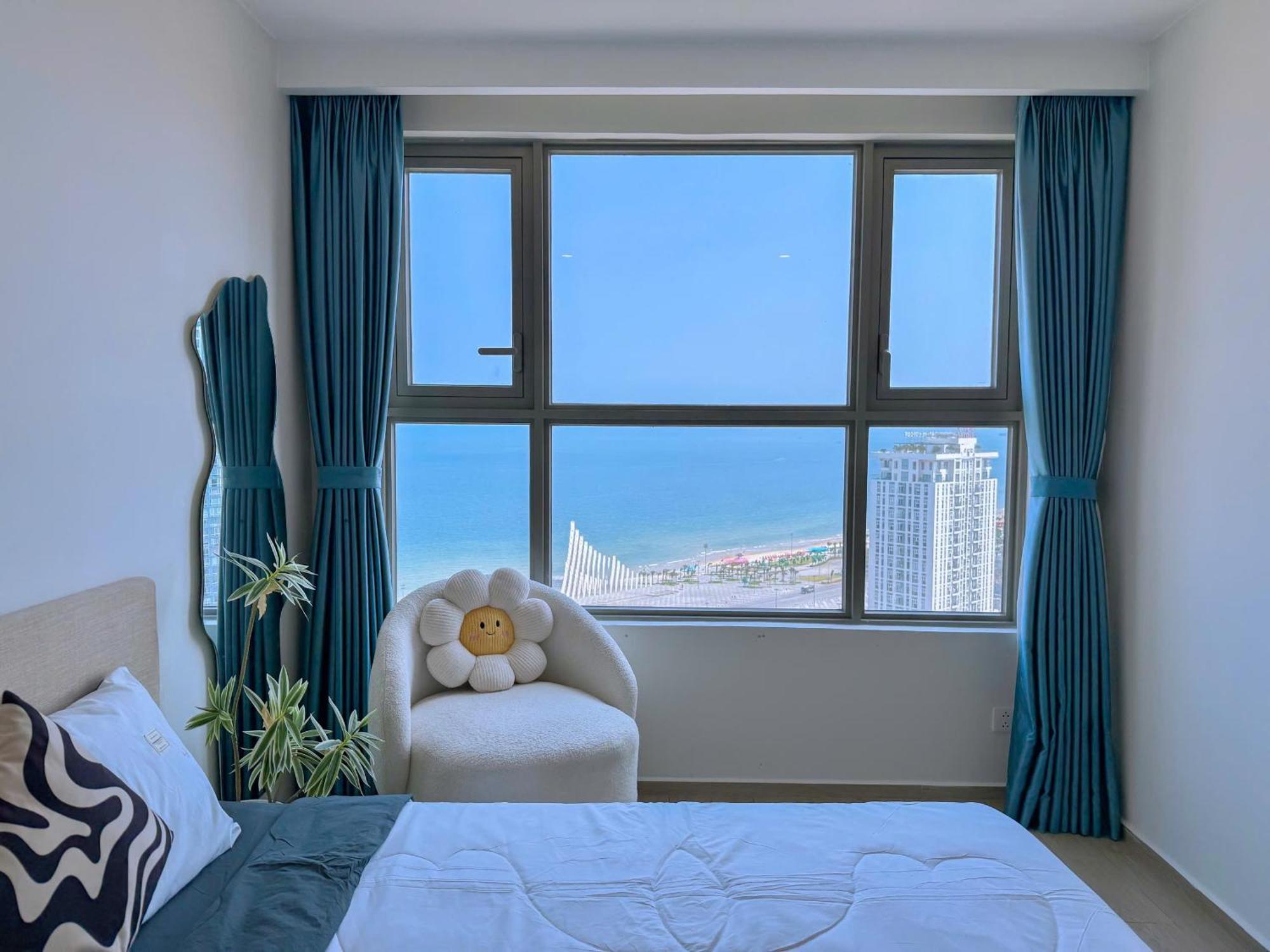 Three-Bedroom Apartment with Ocean View