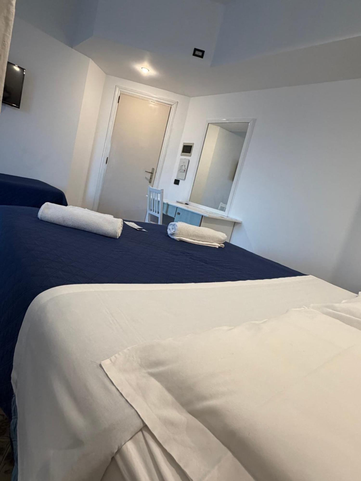 Deluxe Triple Room with Sea View