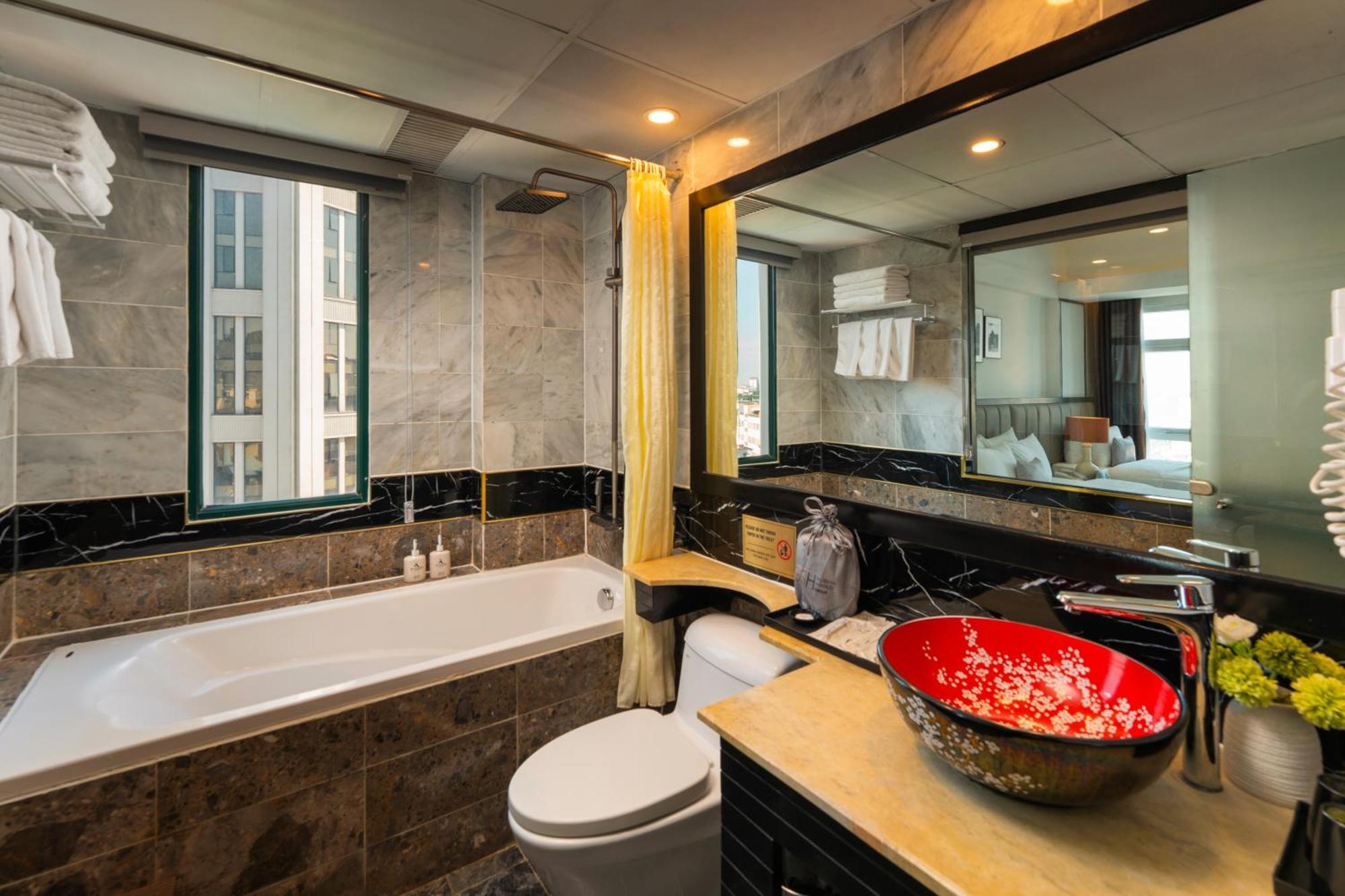 Deluxe Triple Room with City View