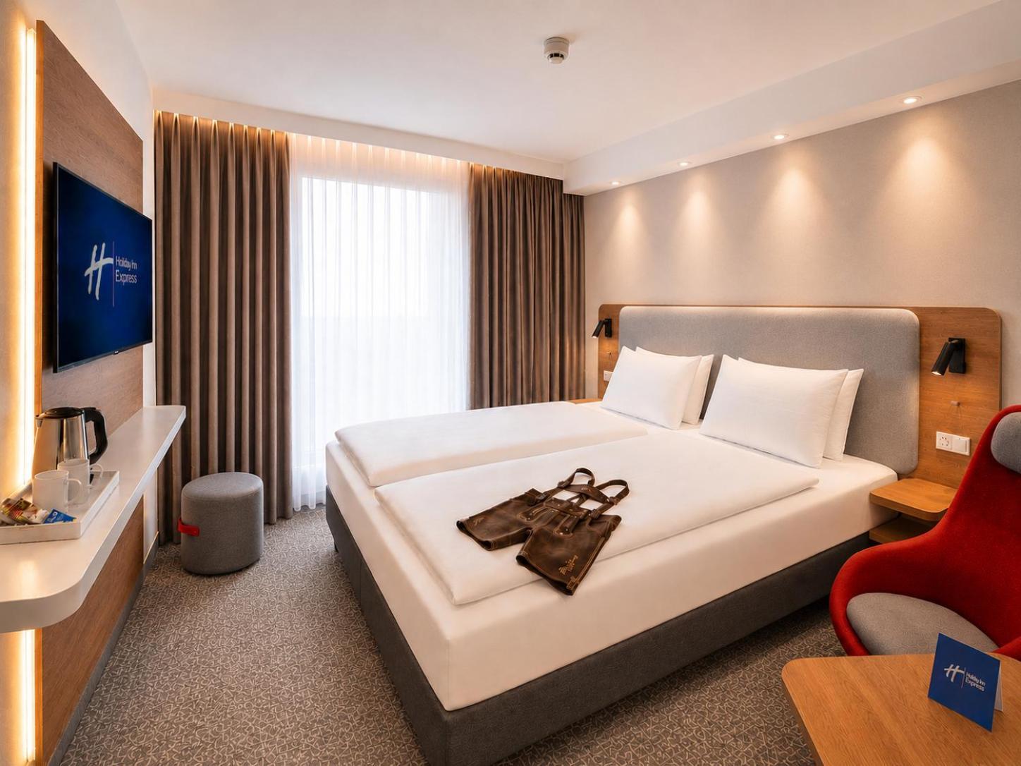 Standard Queen Room
