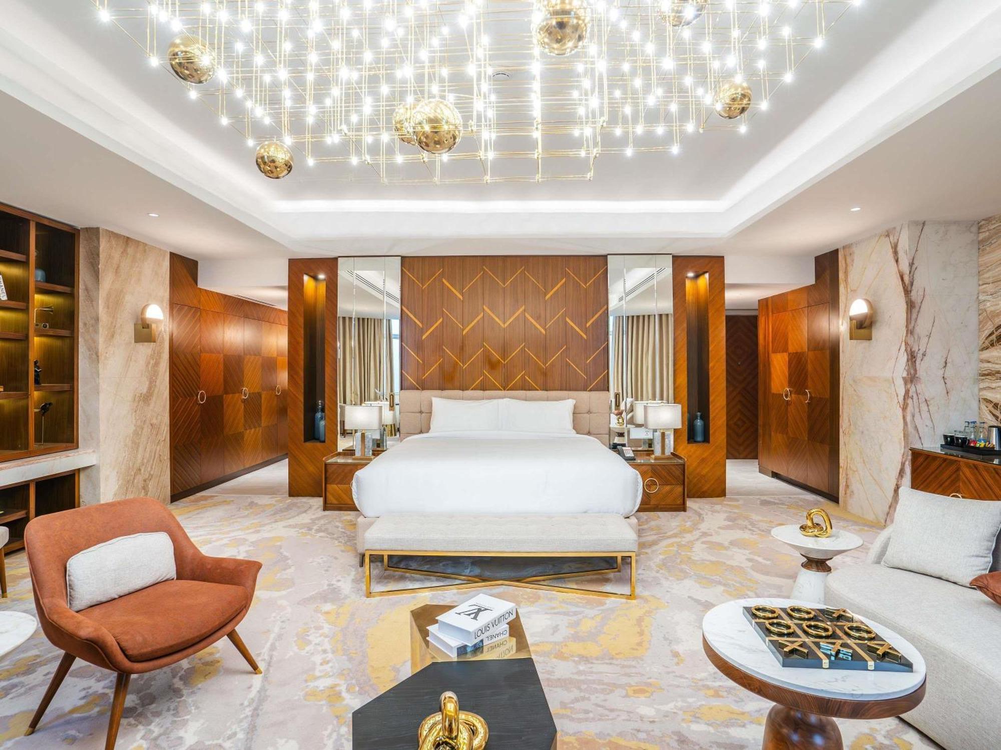 Deluxe King Suite