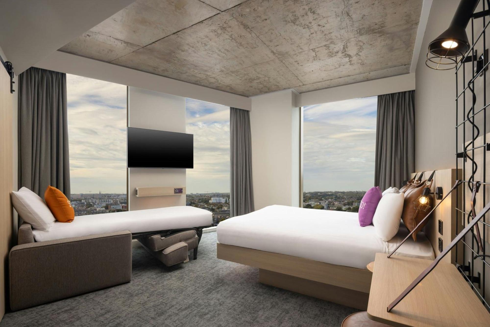 Family Queen Room with Sofa Bed - Moxy