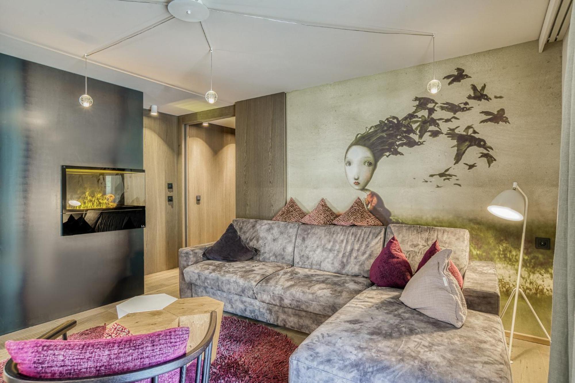 Deluxe Queen Suite