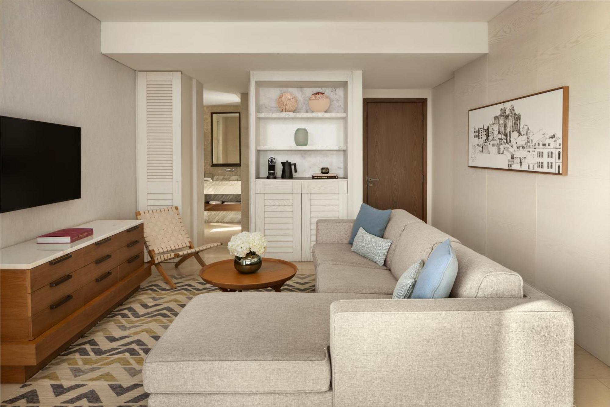Deluxe Seaview Suite