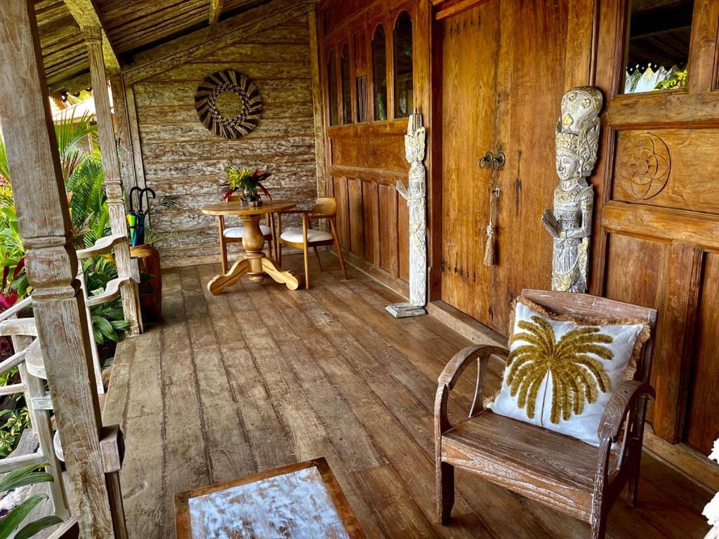 Bungalow - Water Front