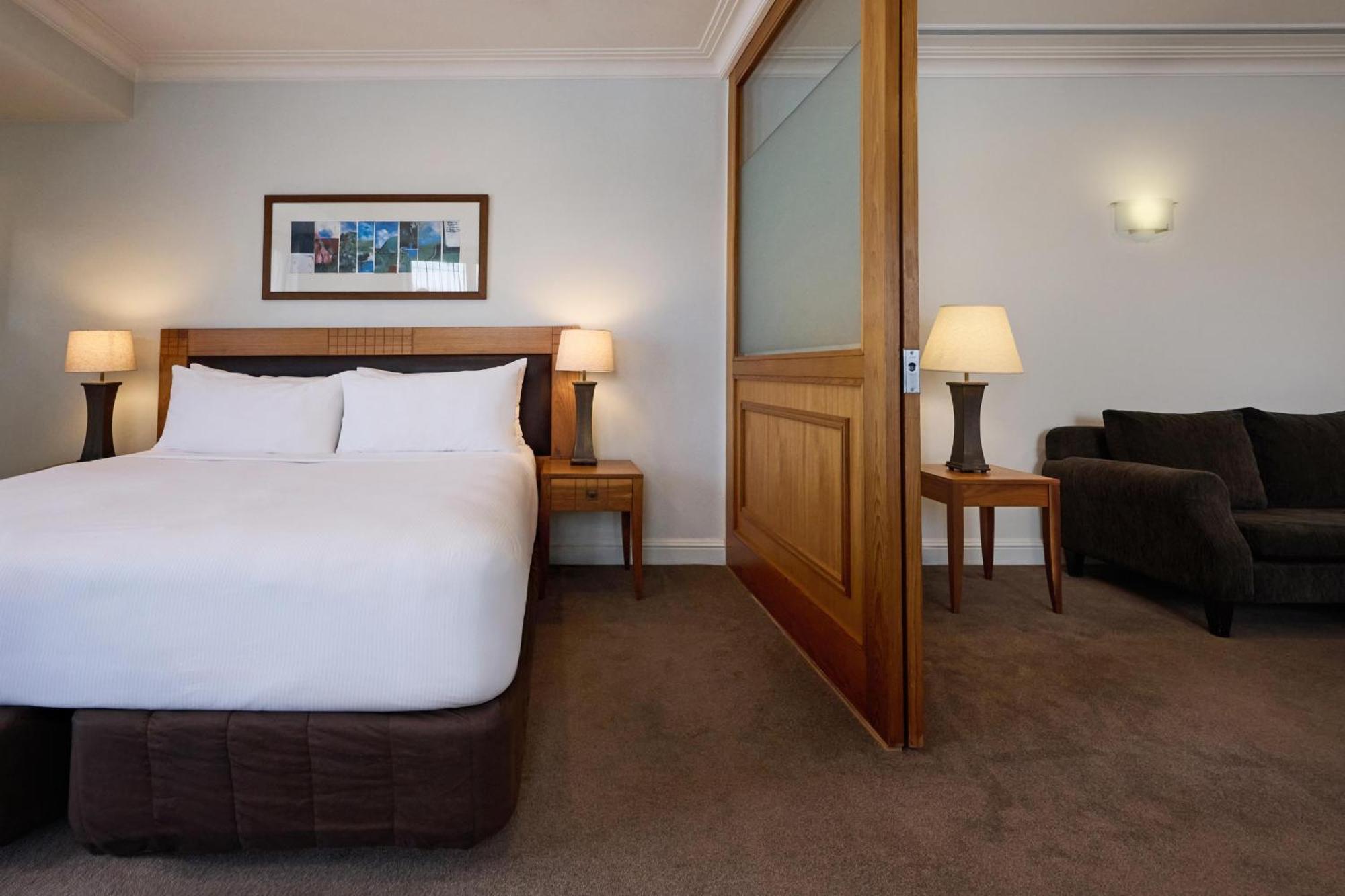 Deluxe 1 Bedroom Apartment with Harbor View