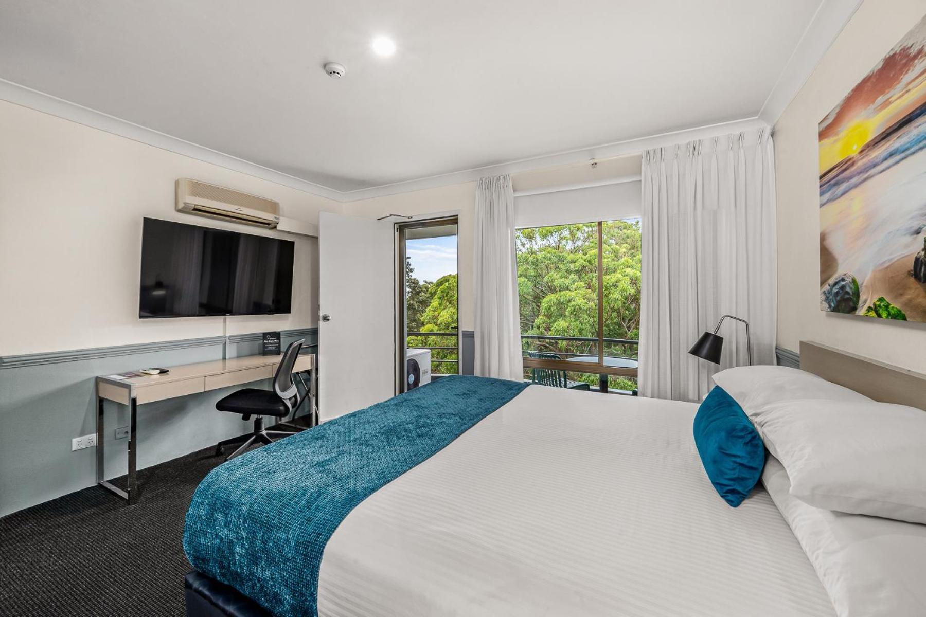 Deluxe Queen Room