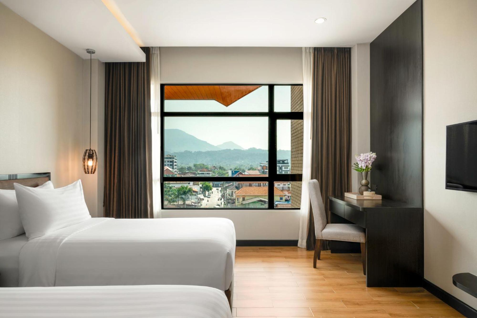 Superior Twin Room with City View