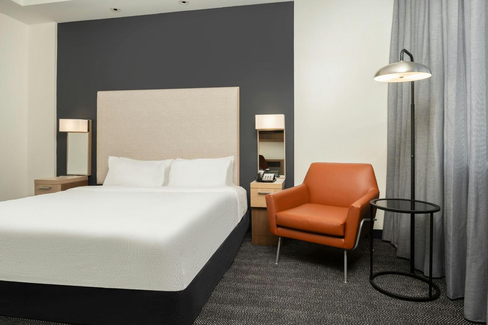 King Room with Bathtub and Sofa Bed - Mobility Access/Hearing Accessible