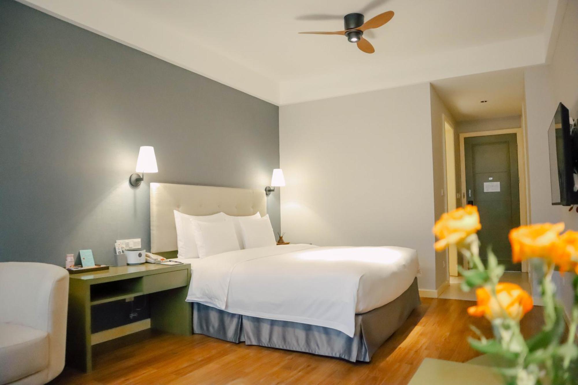 Deluxe Garden-View Double Bed Room (Quiet Soundproofing + Deep Sleep)