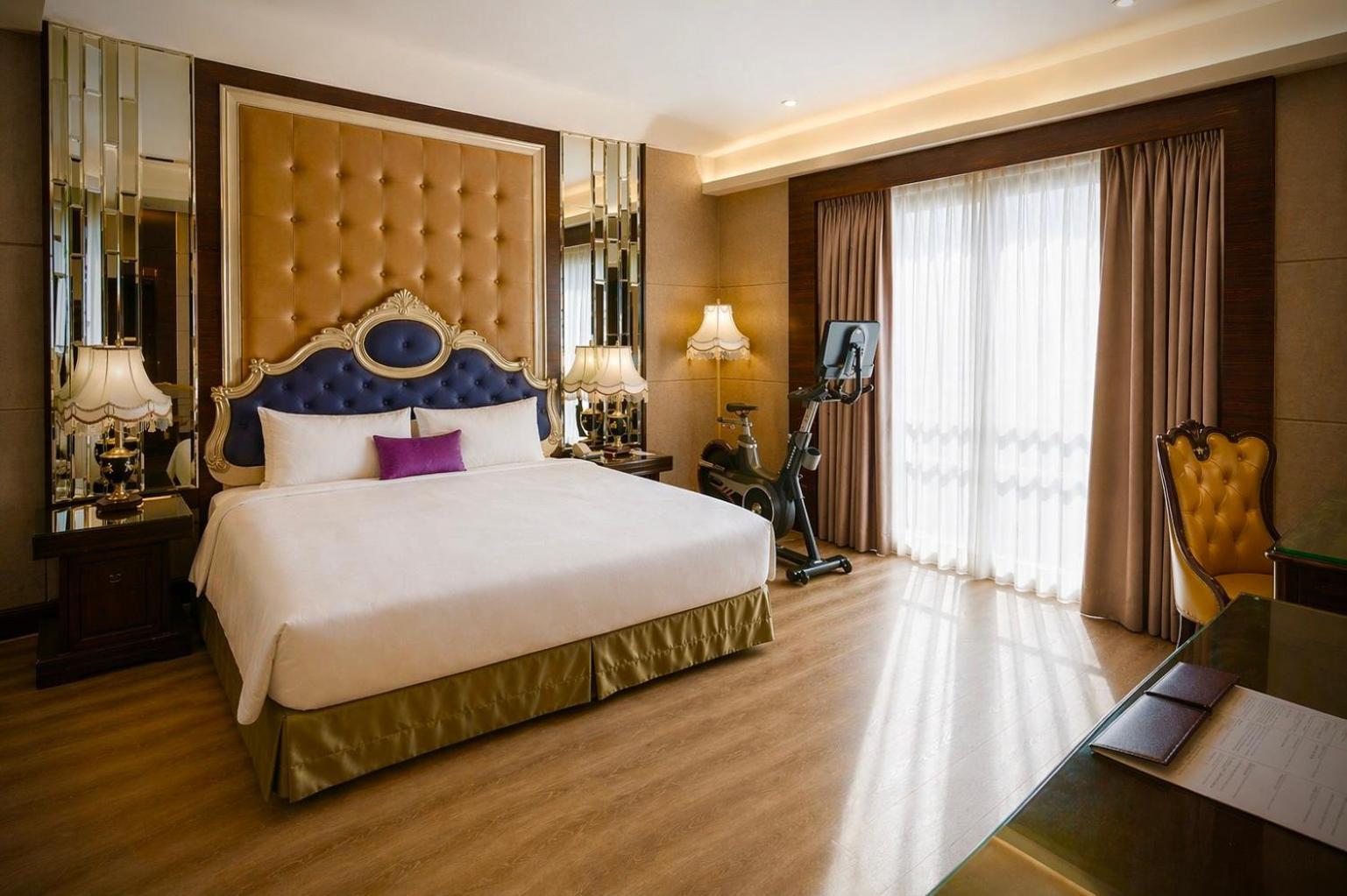 Suite with City View