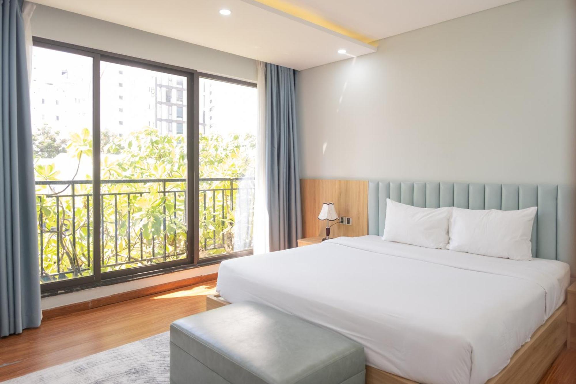 One-Bedroom Apartment with City View