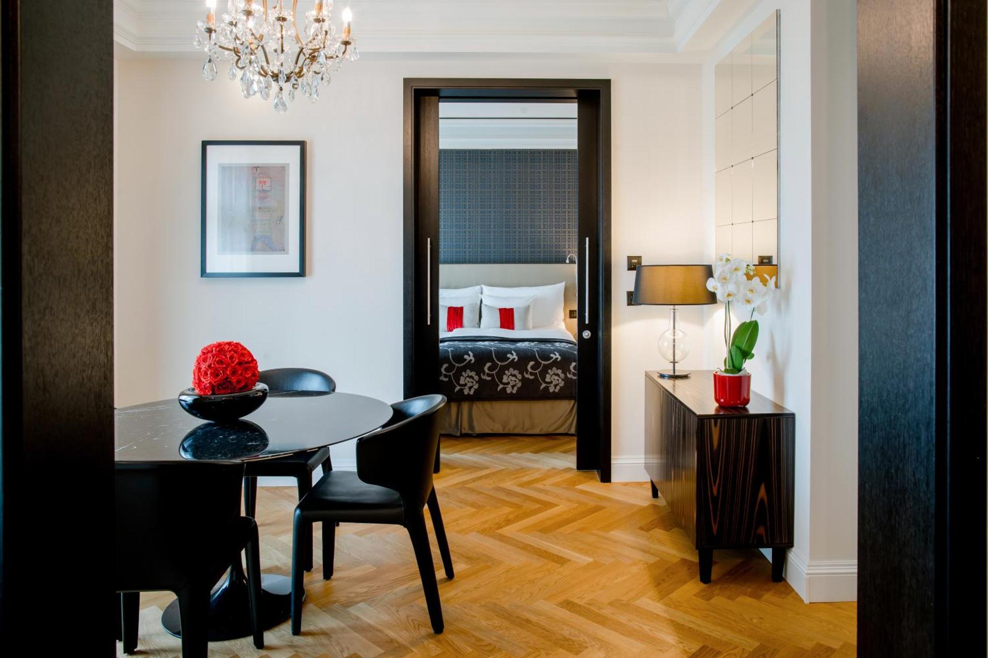 Boutique One Bedroom Suite with Kitchenette