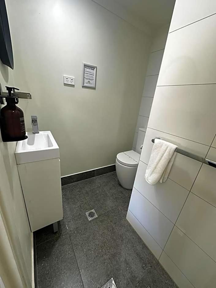 Budget Single Room - NO Parking