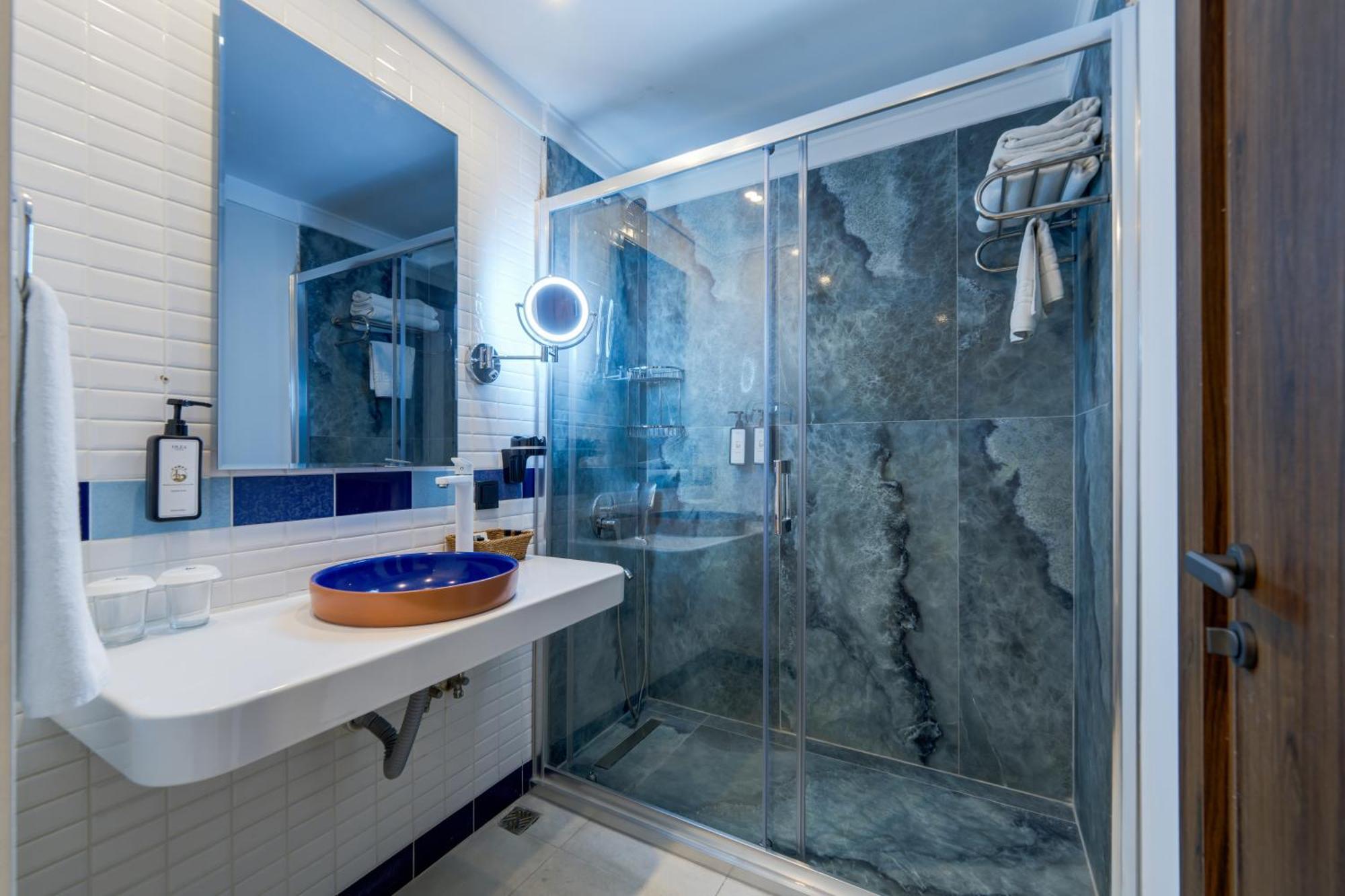 Twin Room with Pool View