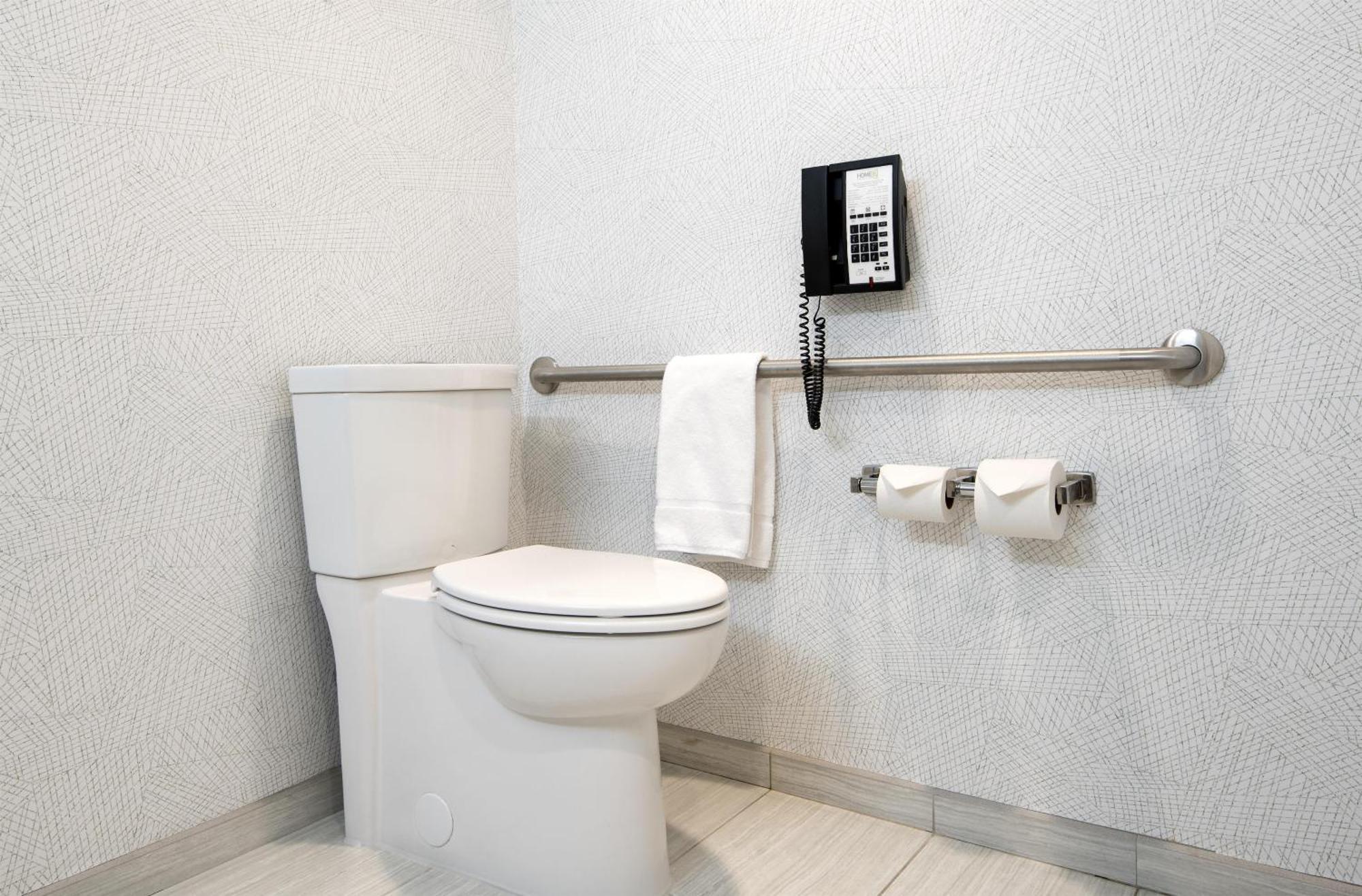 Queen Studio - Mobility and Hearing Access/Non-Smoking
