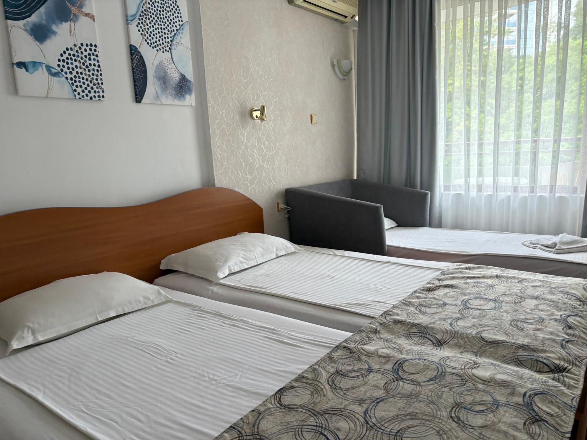 Suite with Balcony (4 Adults)