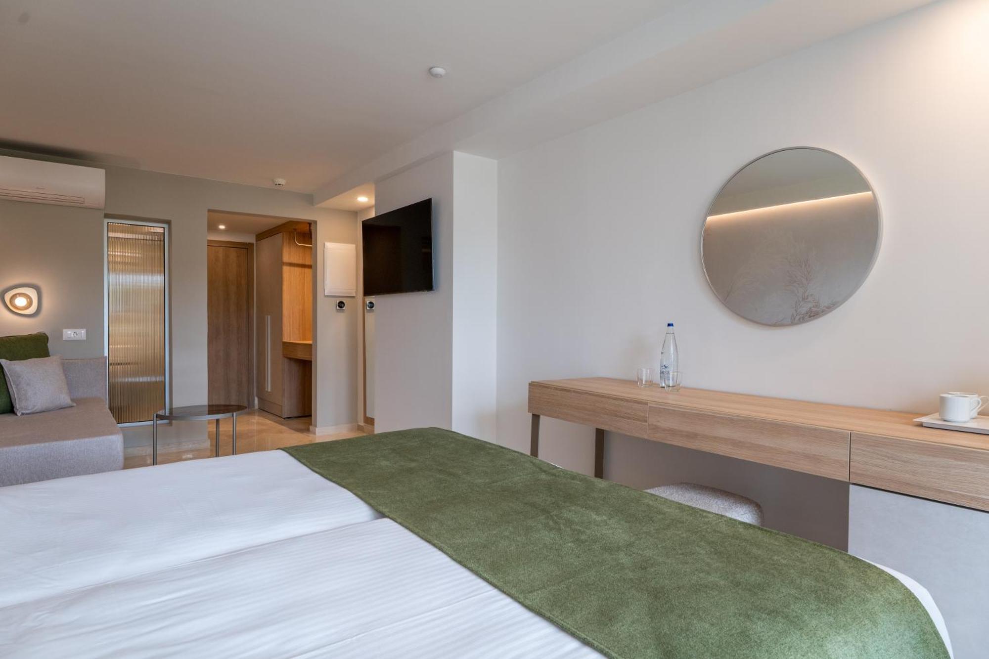 Double Priority Location Sea View