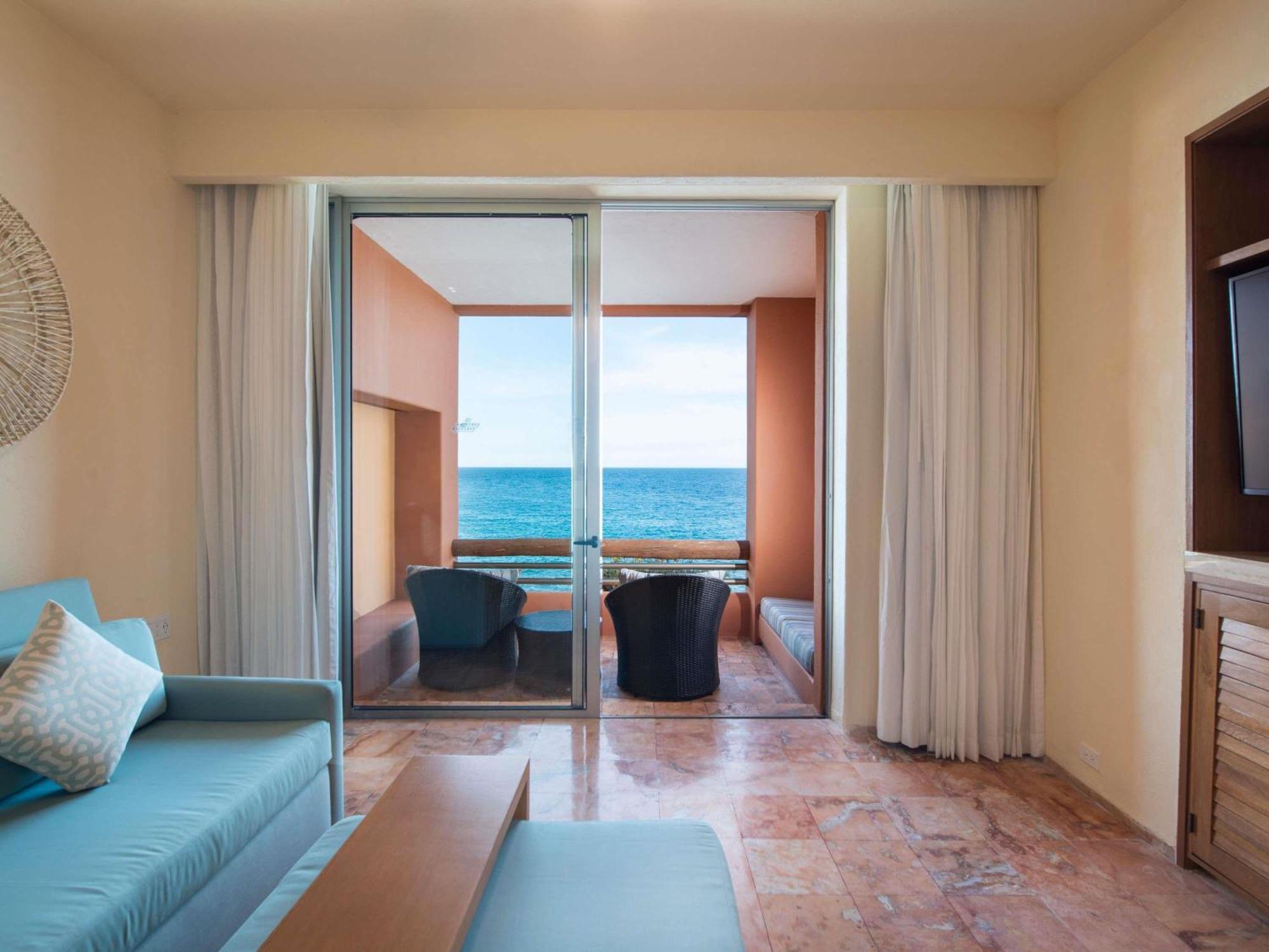 Two-Bedroom Deluxe King Suite with Jacuzzi, Terrace and Oceanfront View