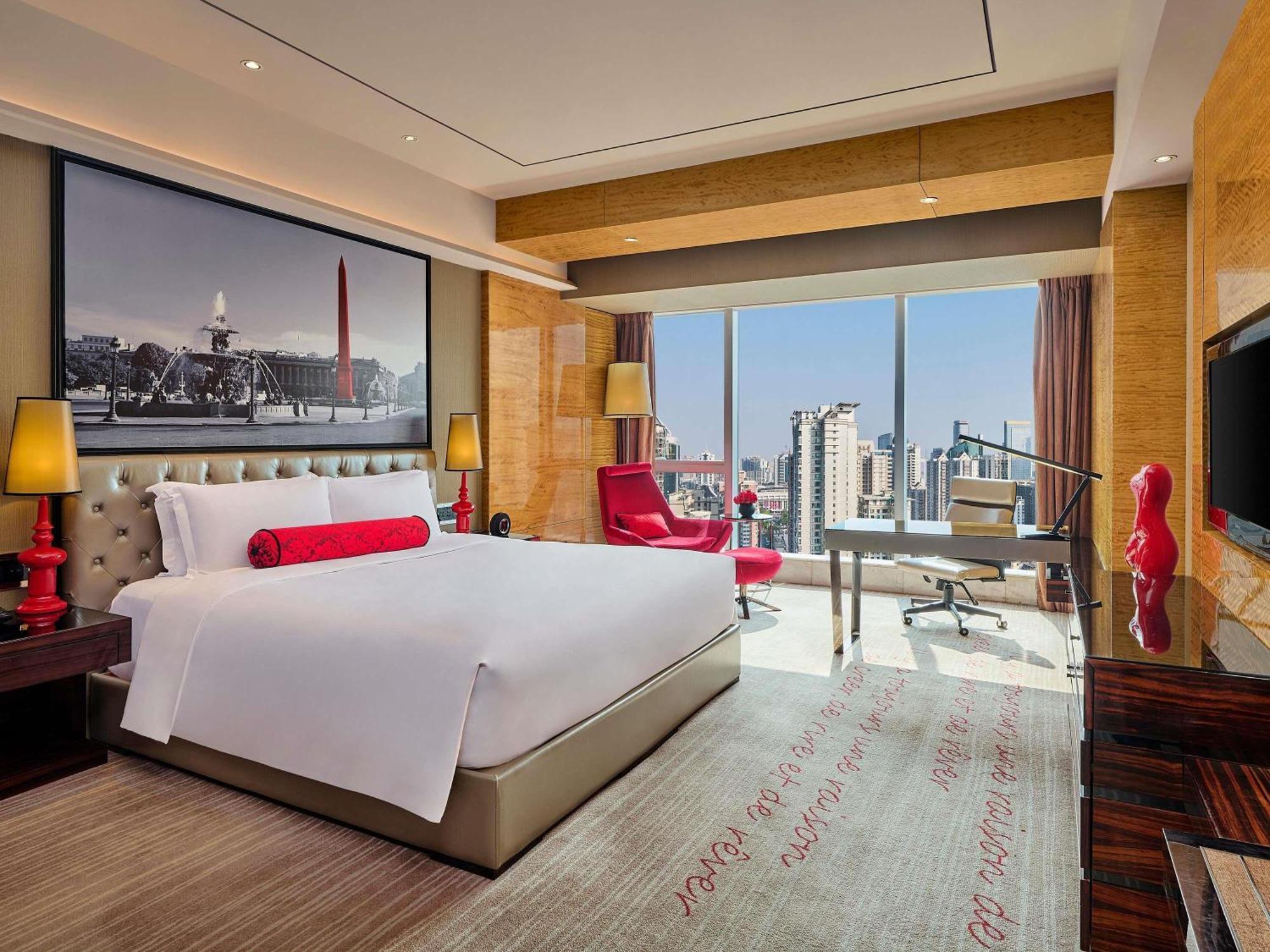 Superior King Room with Executive Lounge Access
