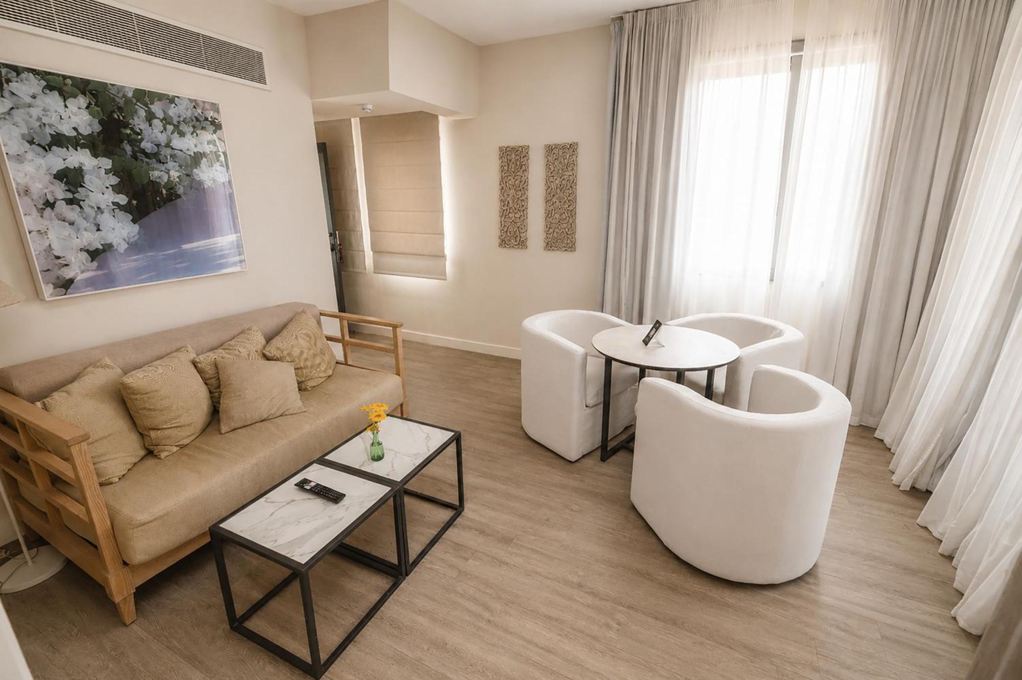 Deluxe King Suite (Honeymoon)