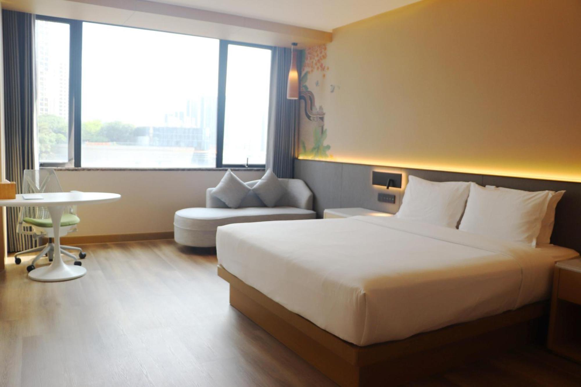 King Room - Mobility Accessible