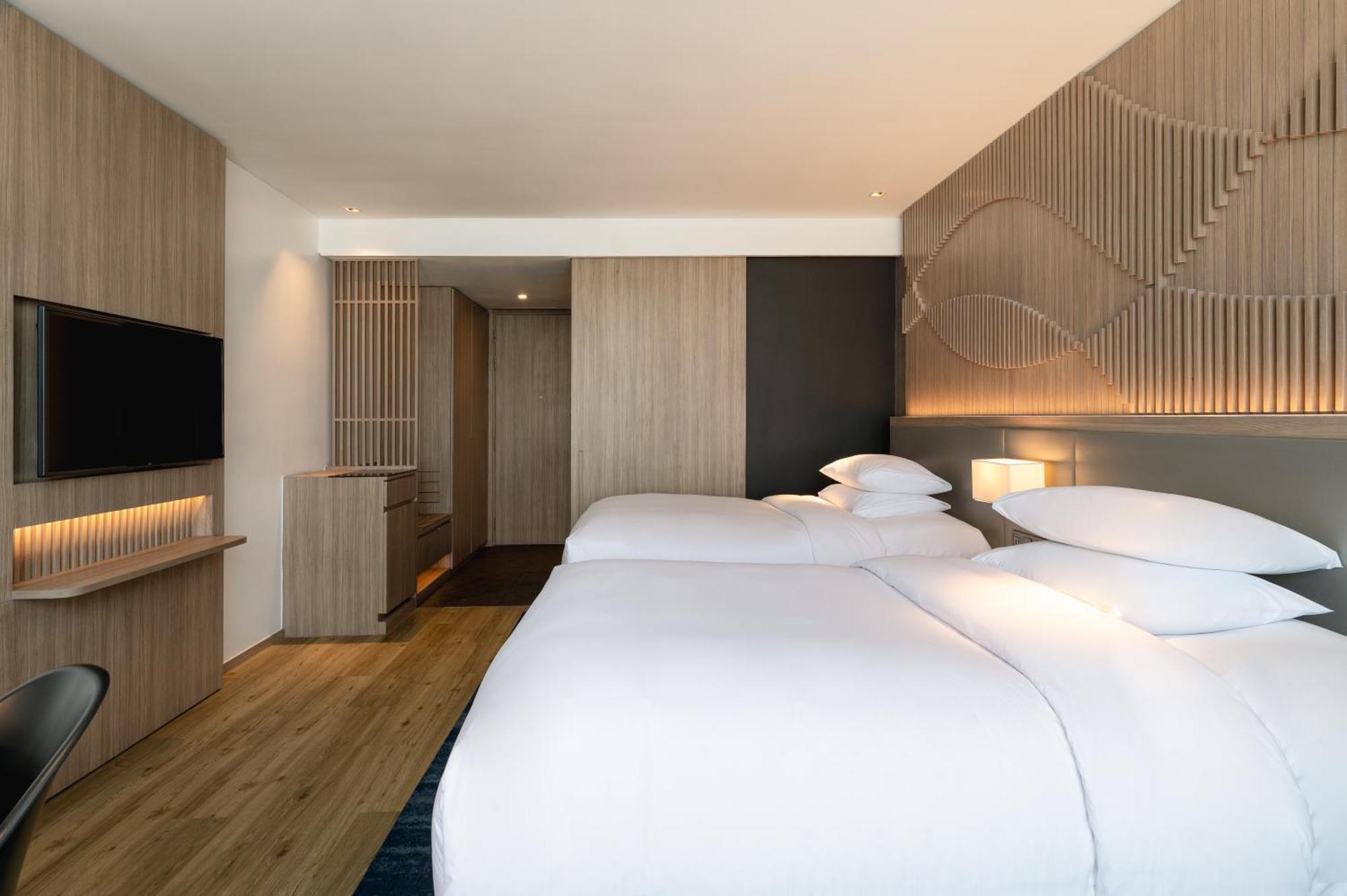 Grand Deluxe Twin - Lounge Access