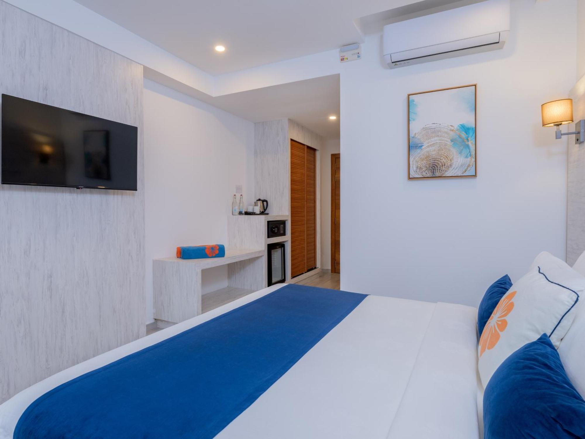 Deluxe Double Room City View with Balcony