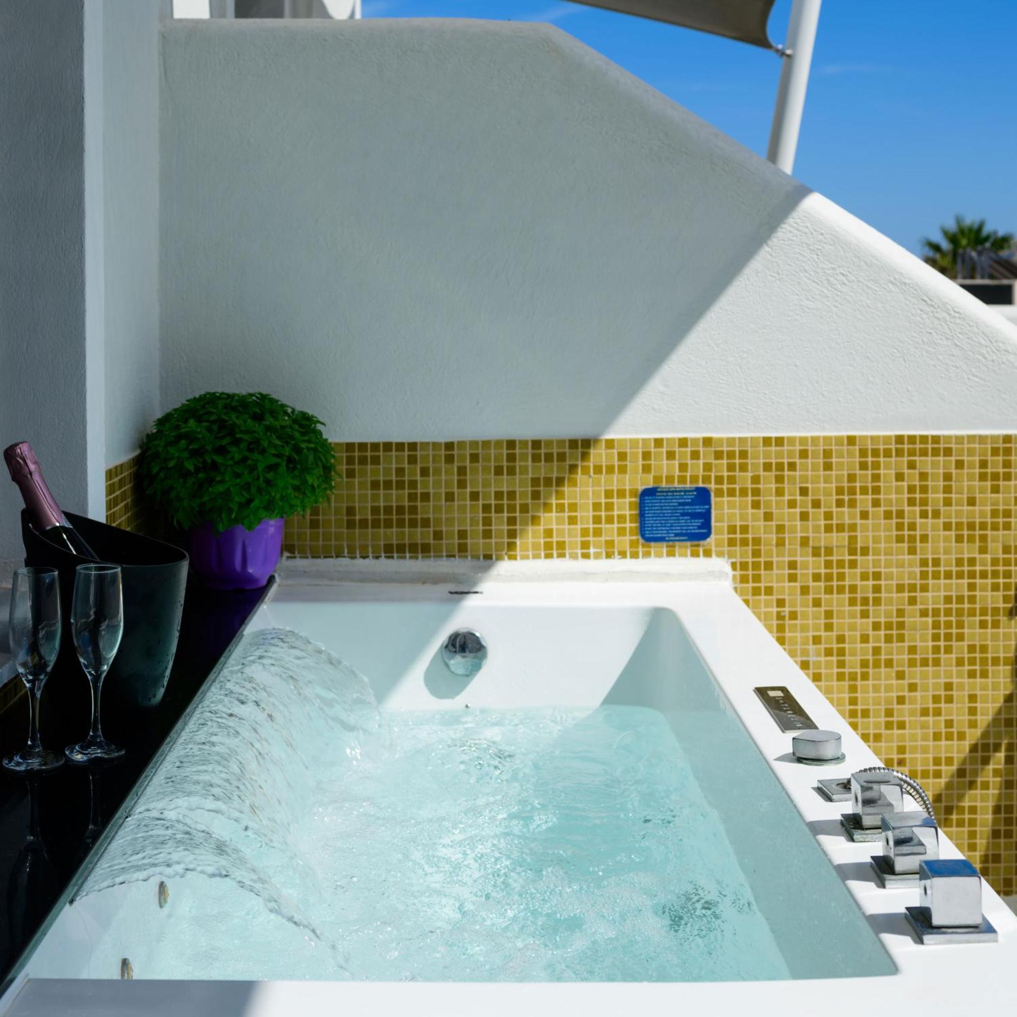 Elegant Suite with Outdoor Hot Tub