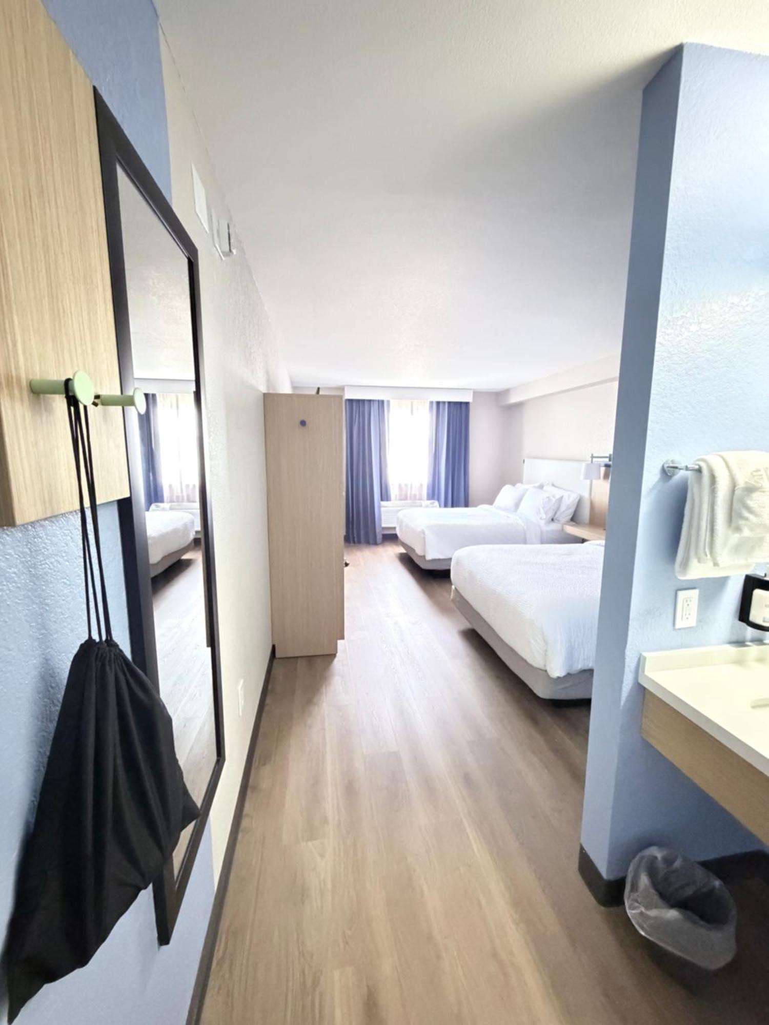 Standard Room with Two Queen Beds - Communications Accessible Tub