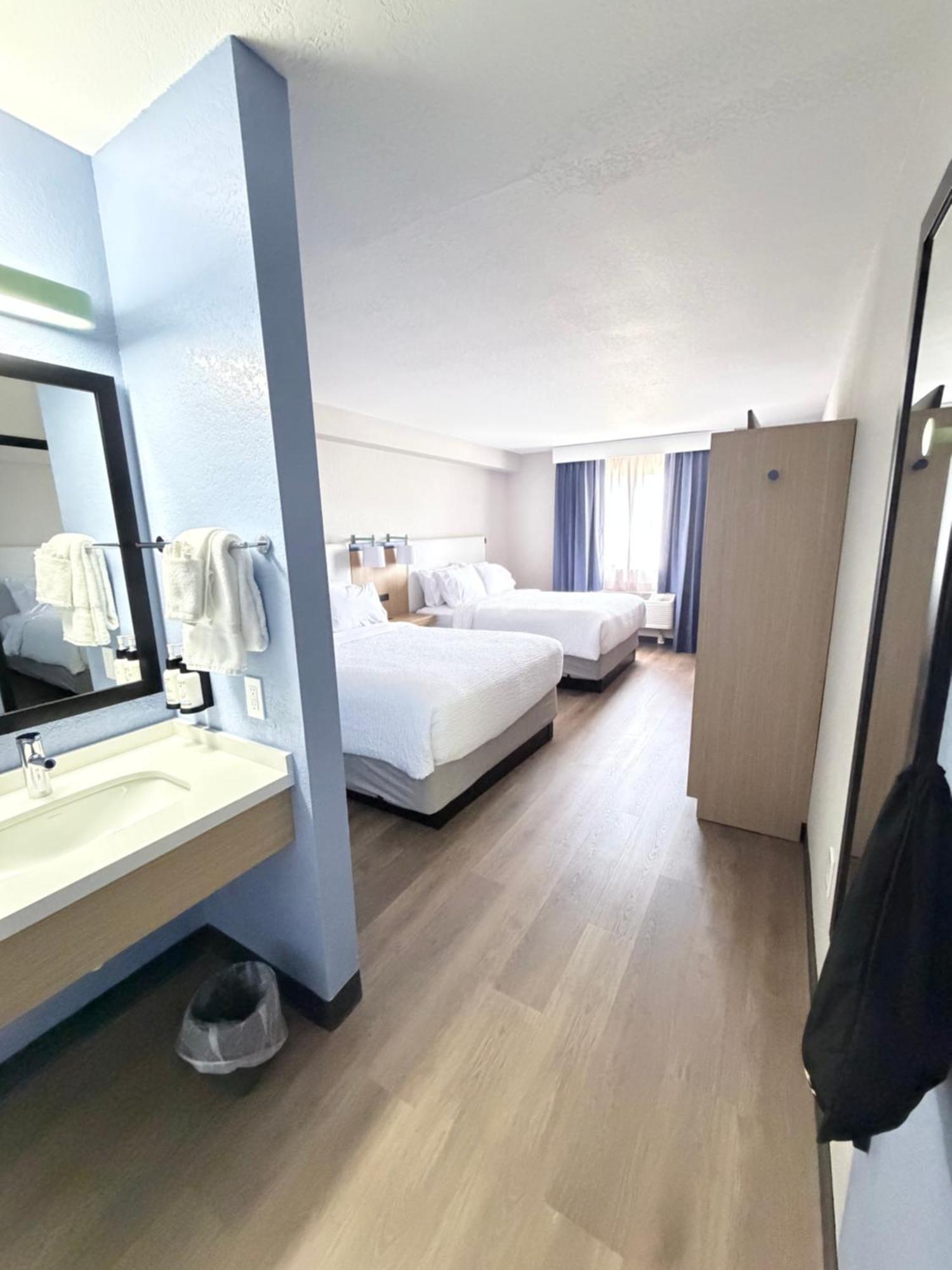 Standard Queen Room with Two Queen Beds and Bath/Shower