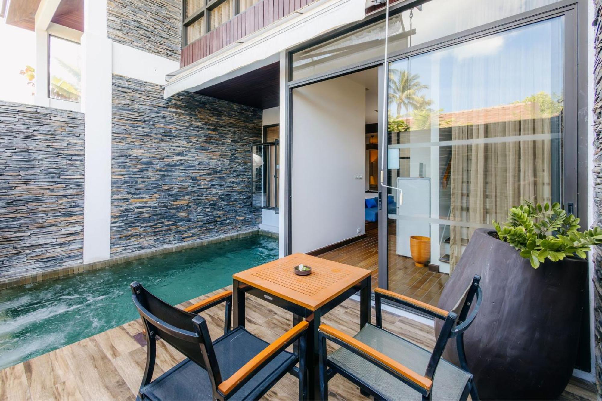 One Bedroom Deluxe Suite Plunge Pool with free mini-bar