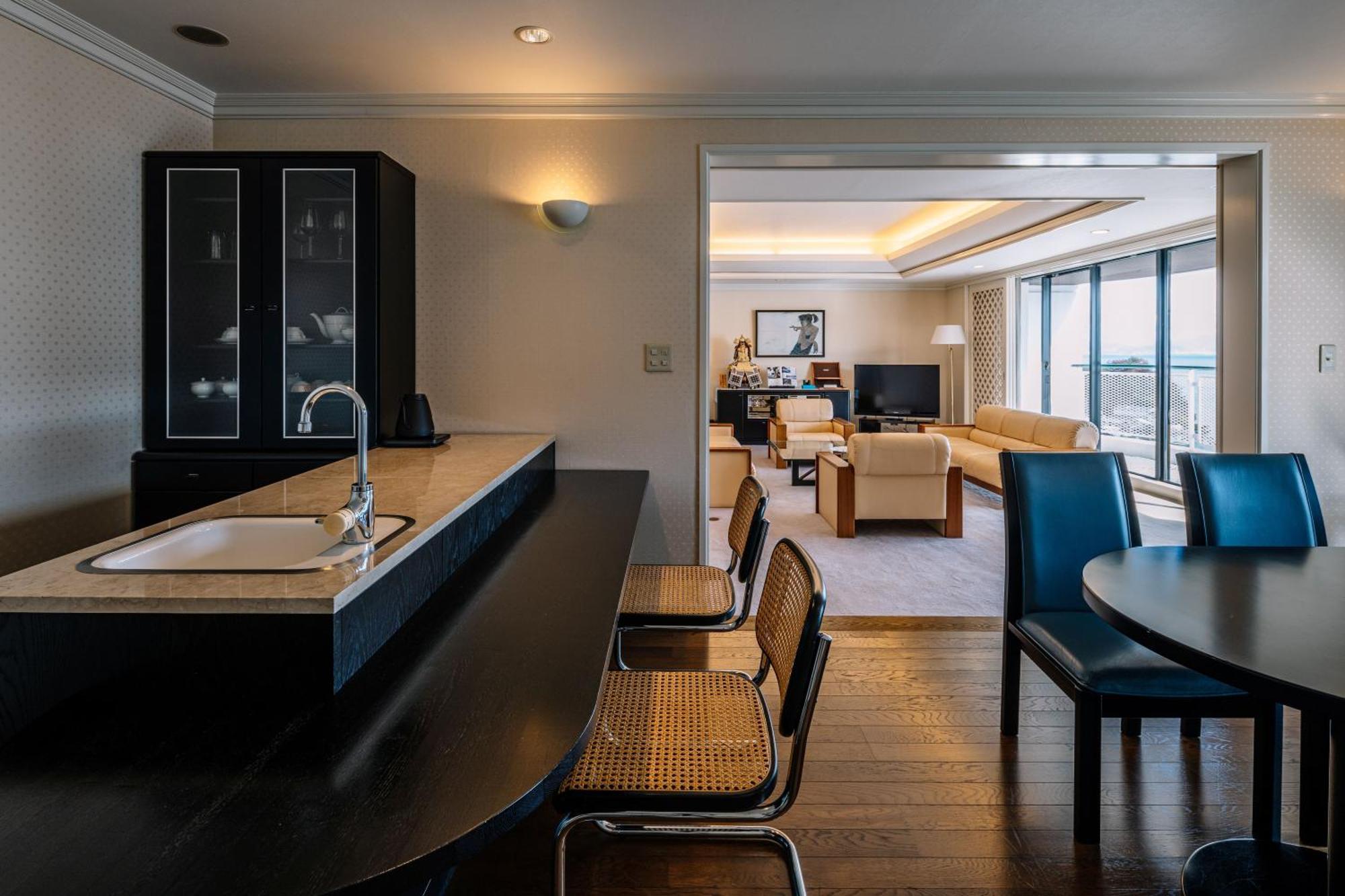 Deluxe Suite - Non-Smoking