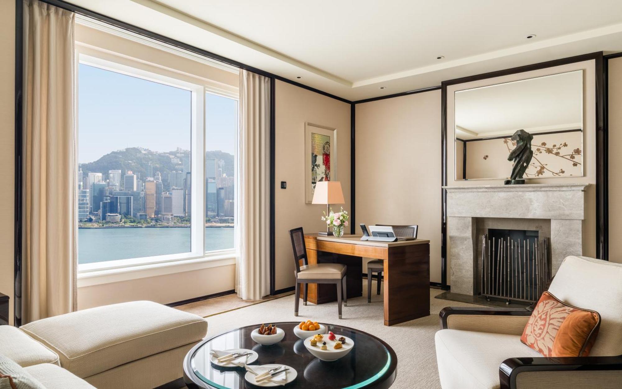 Deluxe Harbor View Suite