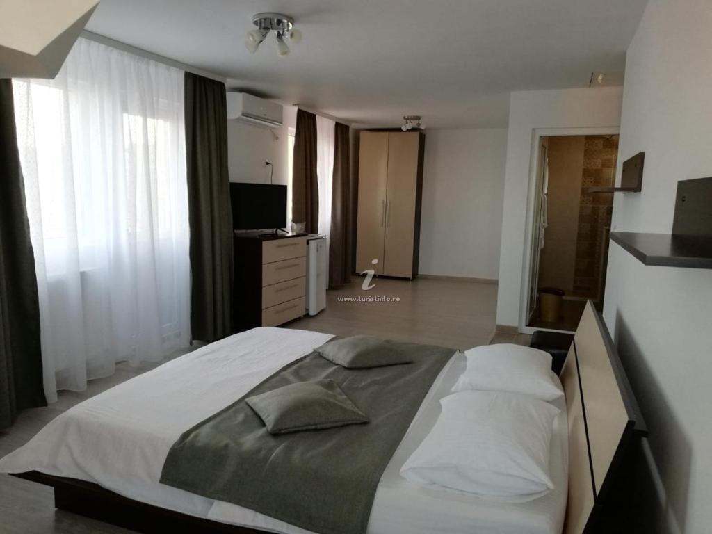 Deluxe Double Room with Balcony and Sea View