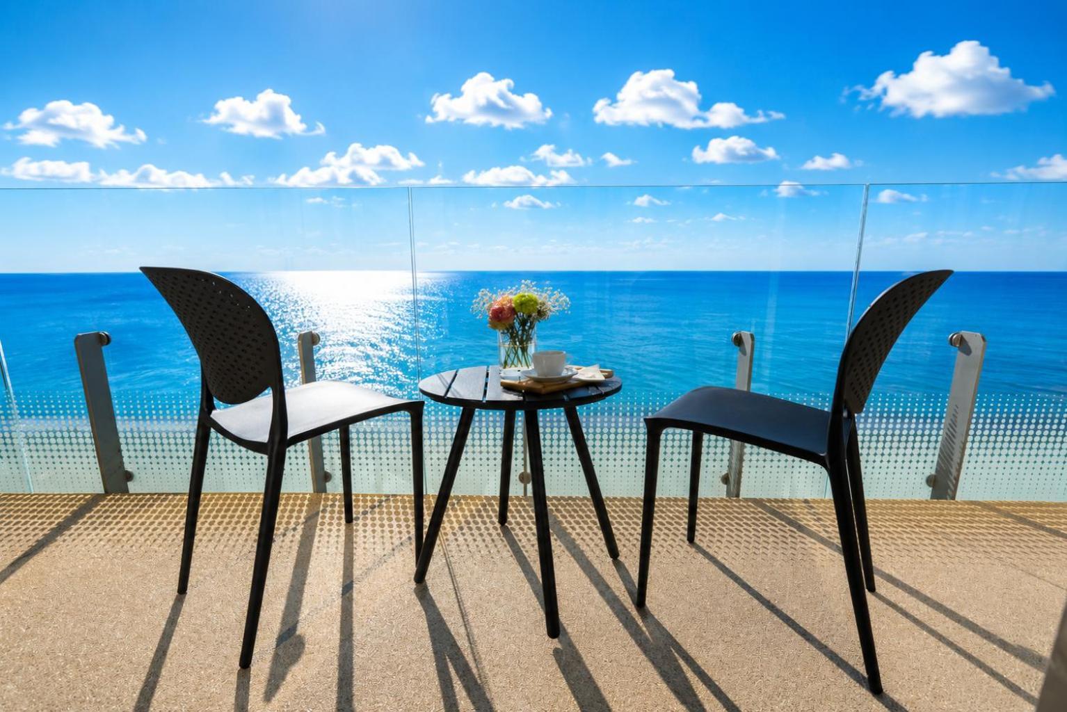 Family Room with Kitchenette & Sea View